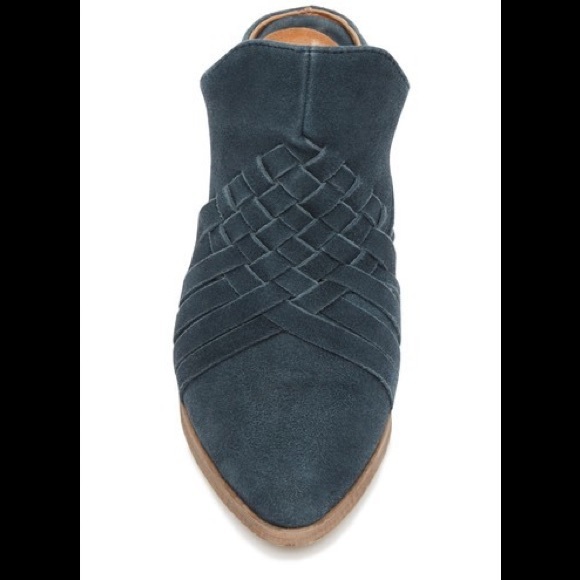 Rebels
Levi Cutout Block Heel Mule - Picture 3 of 4